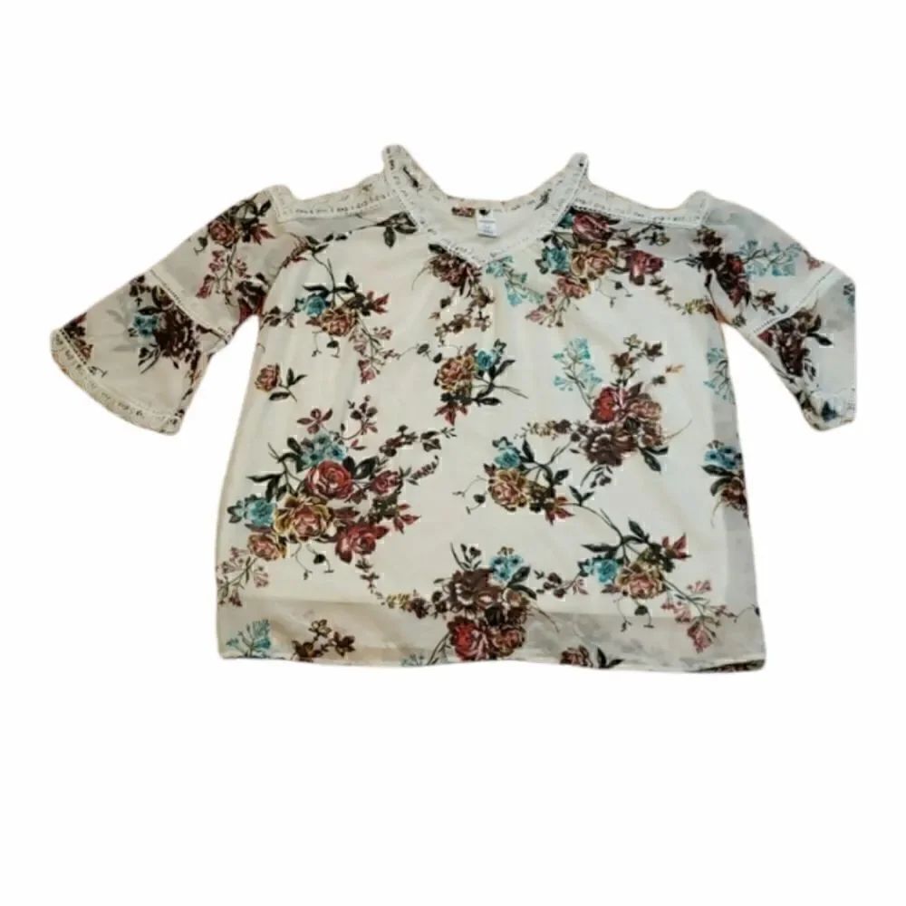 Pretty Cold Shoulder Blouse, lace